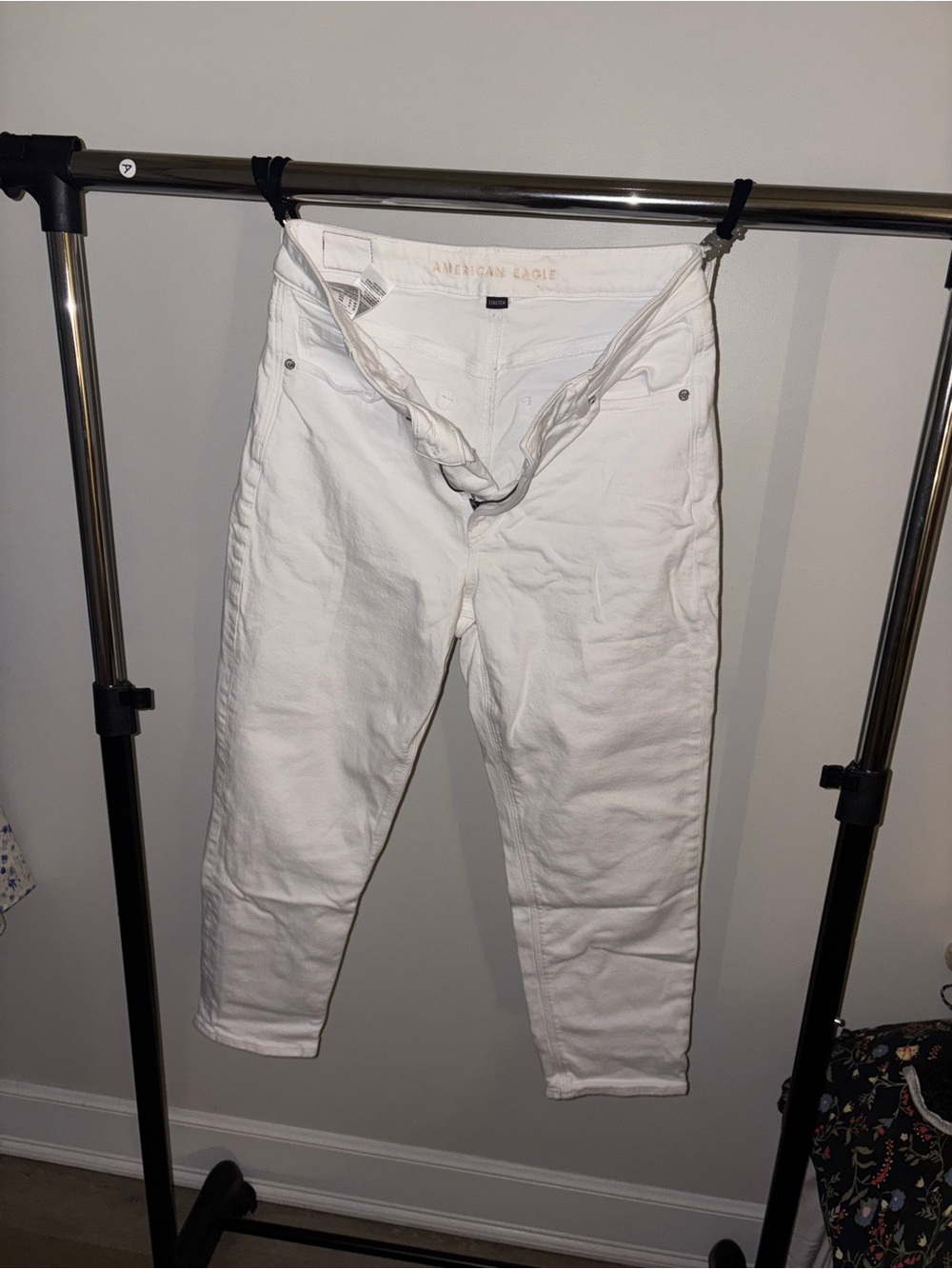 American Eagle White Mom Jeans High Rise Size 10 Short (10S)